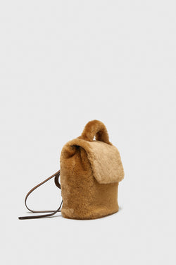 Image of Shearling mini-rugzak voor dames, gemberwol