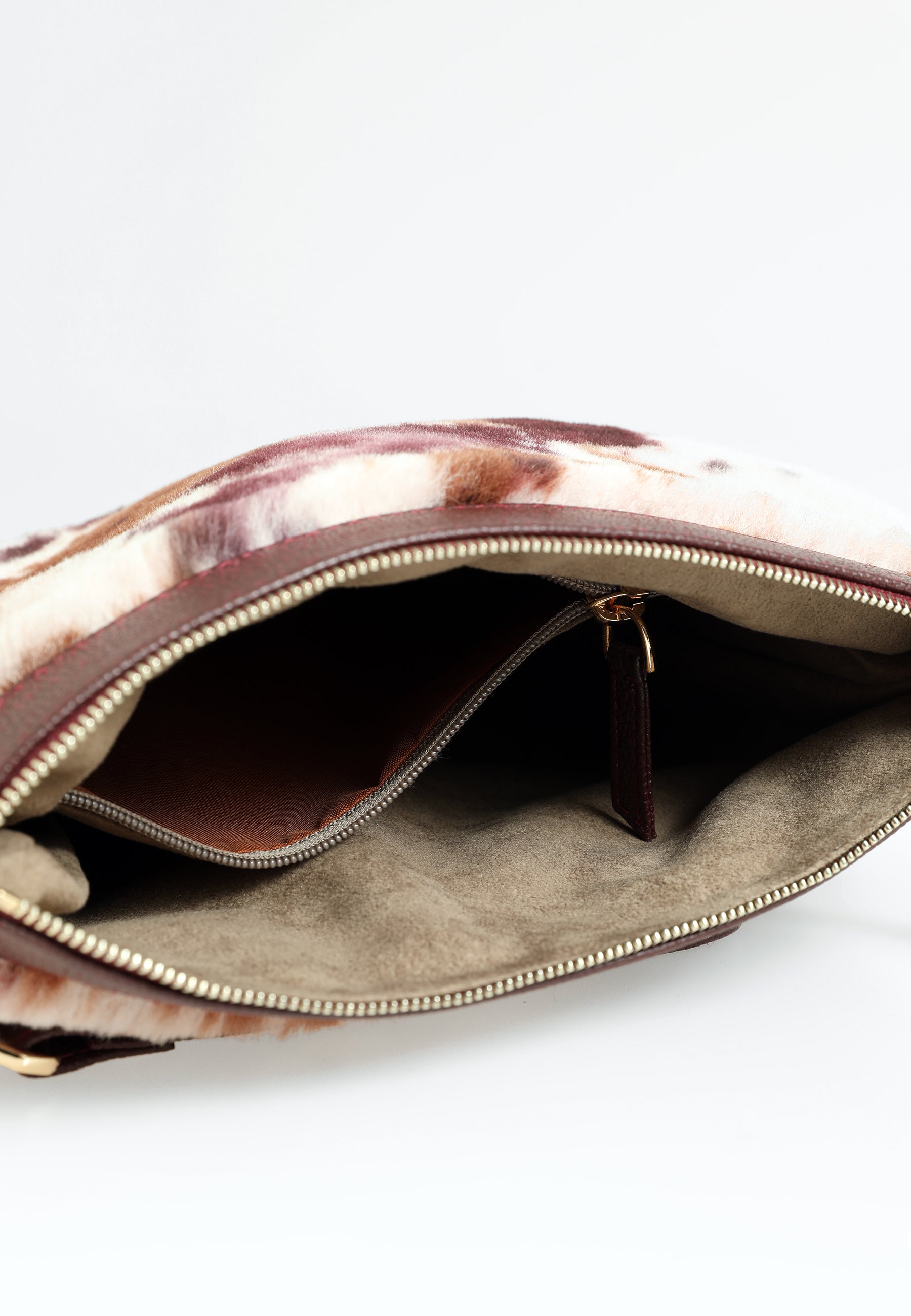 Shearling-clutch voor dames, bordeauxrood met bruine veelkleurige wol