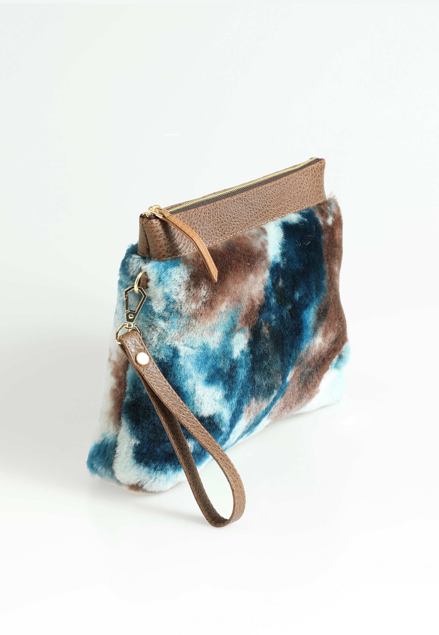 Shearling-clutch voor dames, bruin met blauwe veelkleurige wol