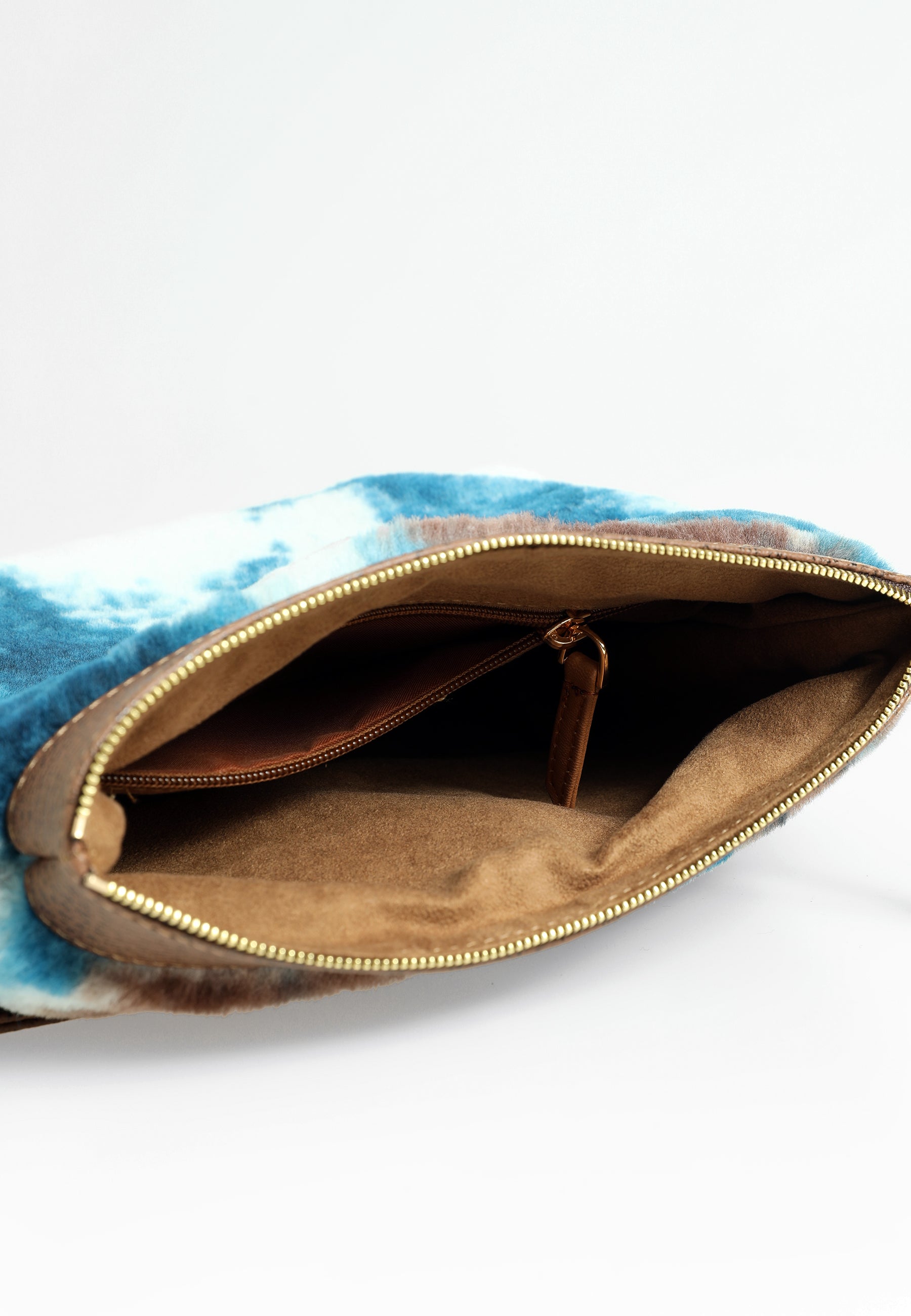 Shearling-clutch voor dames, bruin met blauwe veelkleurige wol